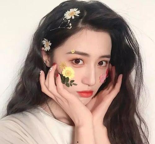 女生发吃瓜的暗示含义,女生“吃瓜”背后的趣味与心理